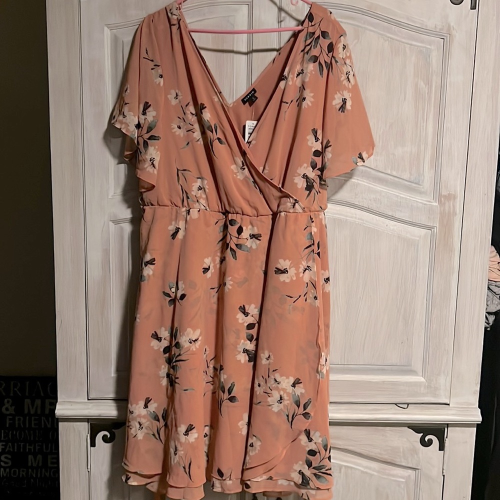 Can not fit into dress.  Beautiful flower sundress. 4x